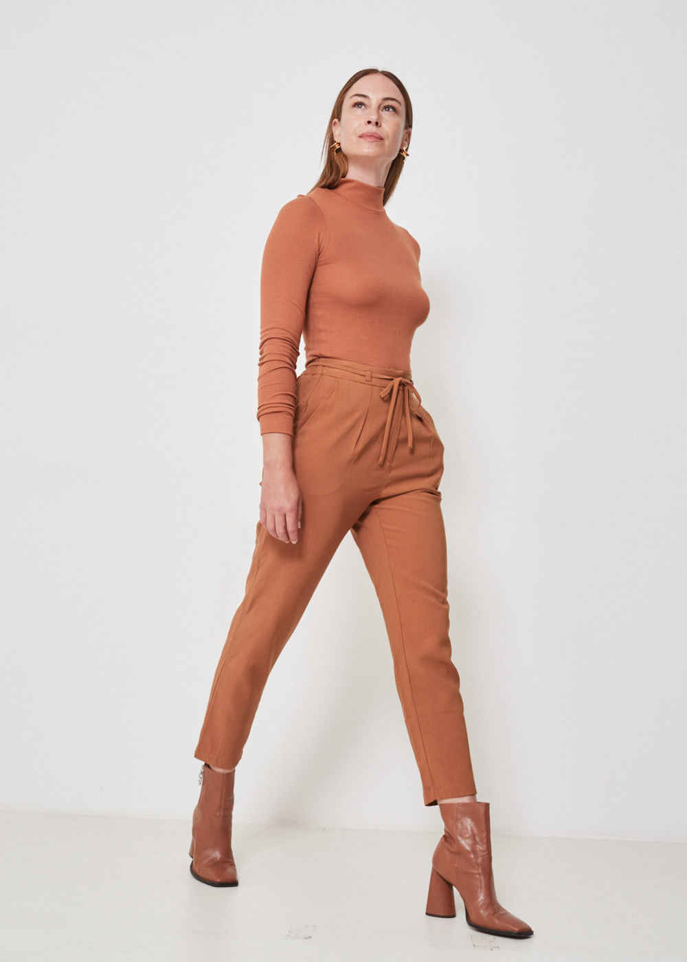 22.21.3504CHO CALÇA ALFAIATARIA RETA C/ AMARRAÇÃO