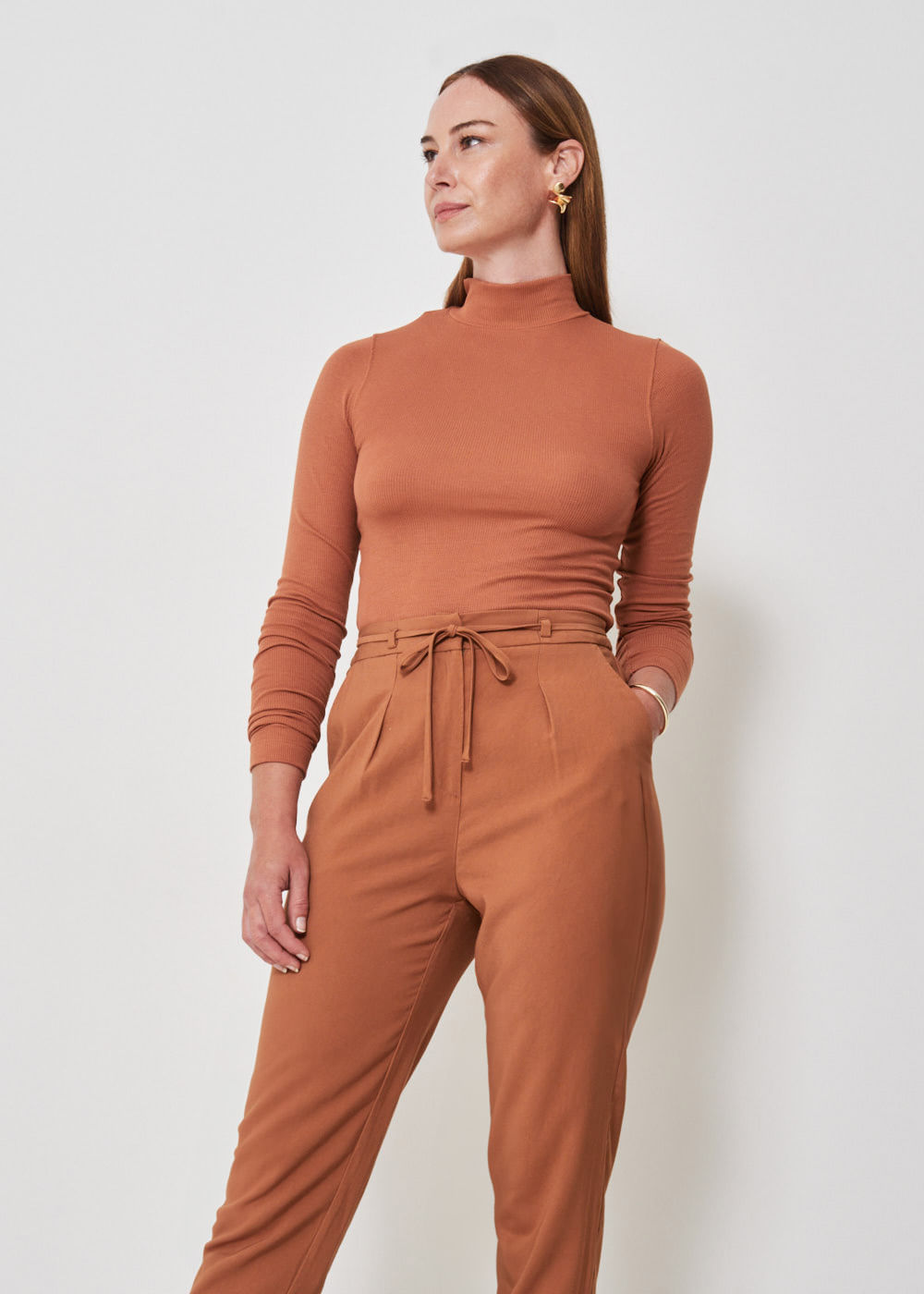 22.21.3504CHO CALÇA ALFAIATARIA RETA C/ AMARRAÇÃO