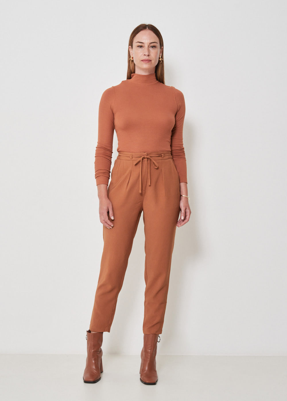 22.21.3504CHO CALÇA ALFAIATARIA RETA C/ AMARRAÇÃO