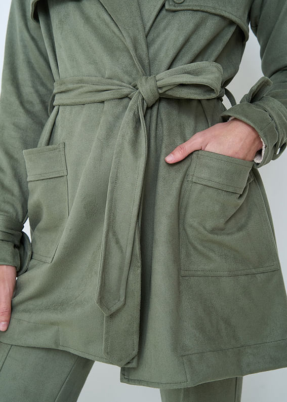 31.50.3501OLI TRENCH COAT ALONGADO C/ BOLSOS SUEDE