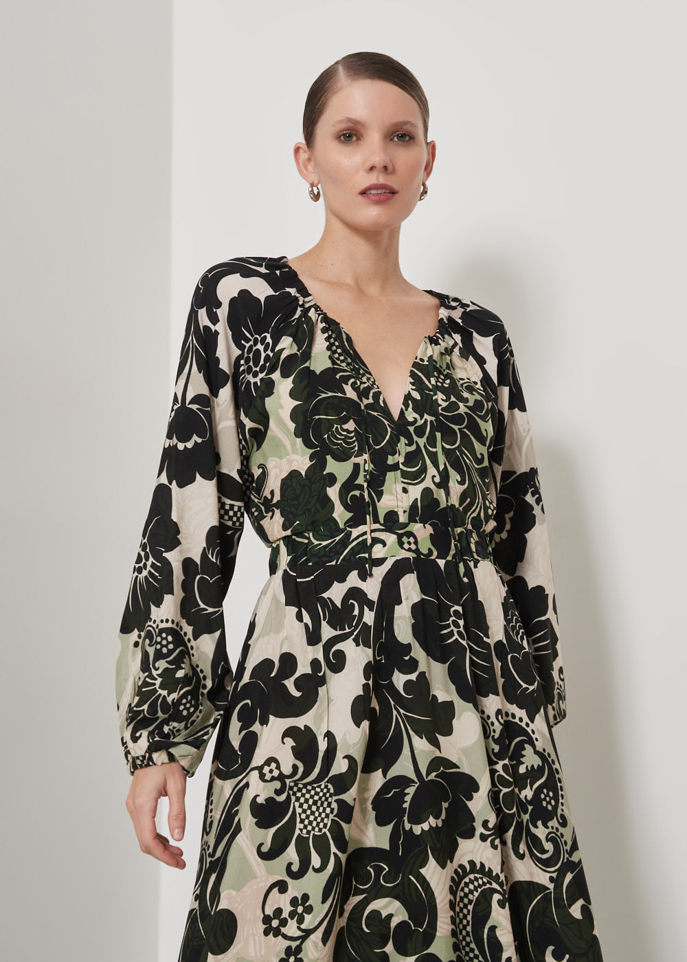 56.20.3507EST BLUSA M/L ESTAMPA TROPICAL FLOWERS