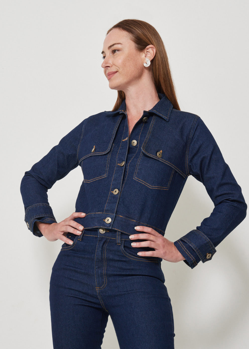 11.30.3502AMA JAQUETA JEANS DETALHE MARTINGALE
