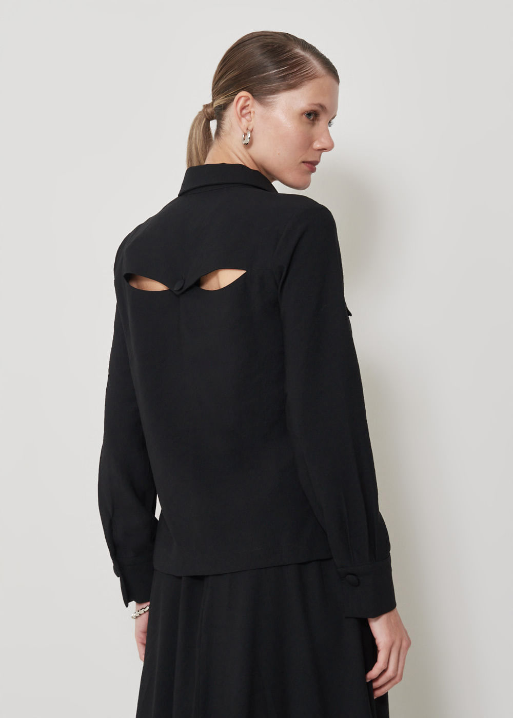 25.40.3501PTO CAMISA DETALHE VAZADO COSTAS - HIGHLINE