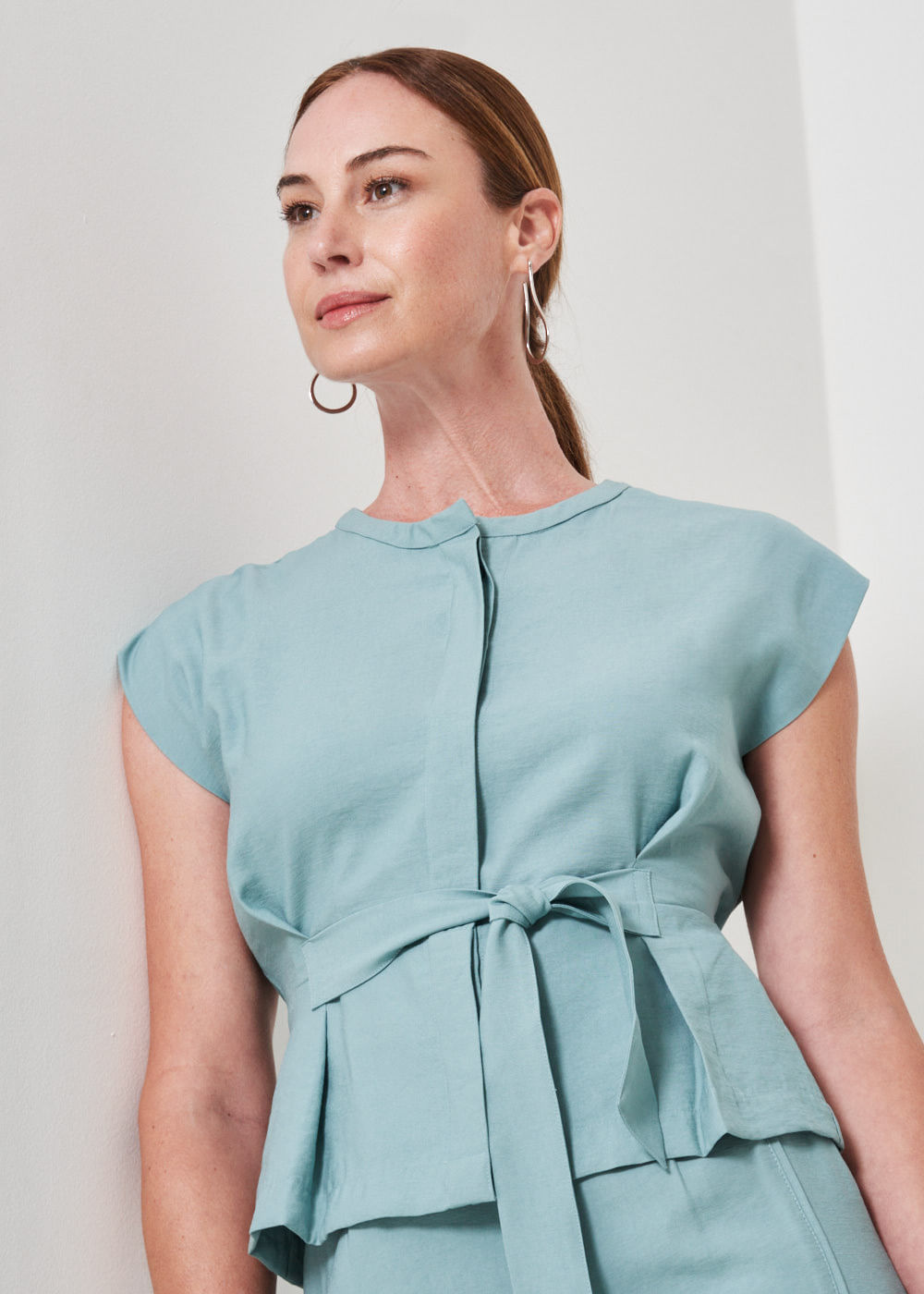 27.40.3501VEA BLUSA ALFAIATARIA  ABOTOAMENTO COBERTO - HIGHLINE