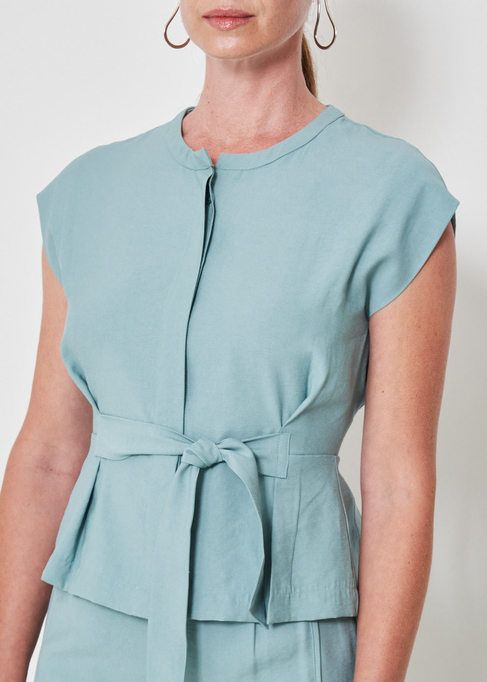 27.40.3501VEA BLUSA ALFAIATARIA  ABOTOAMENTO COBERTO - HIGHLINE