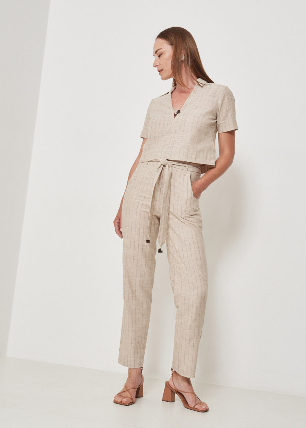 52.10.3503LIS CALÇA RETA COM CINTO