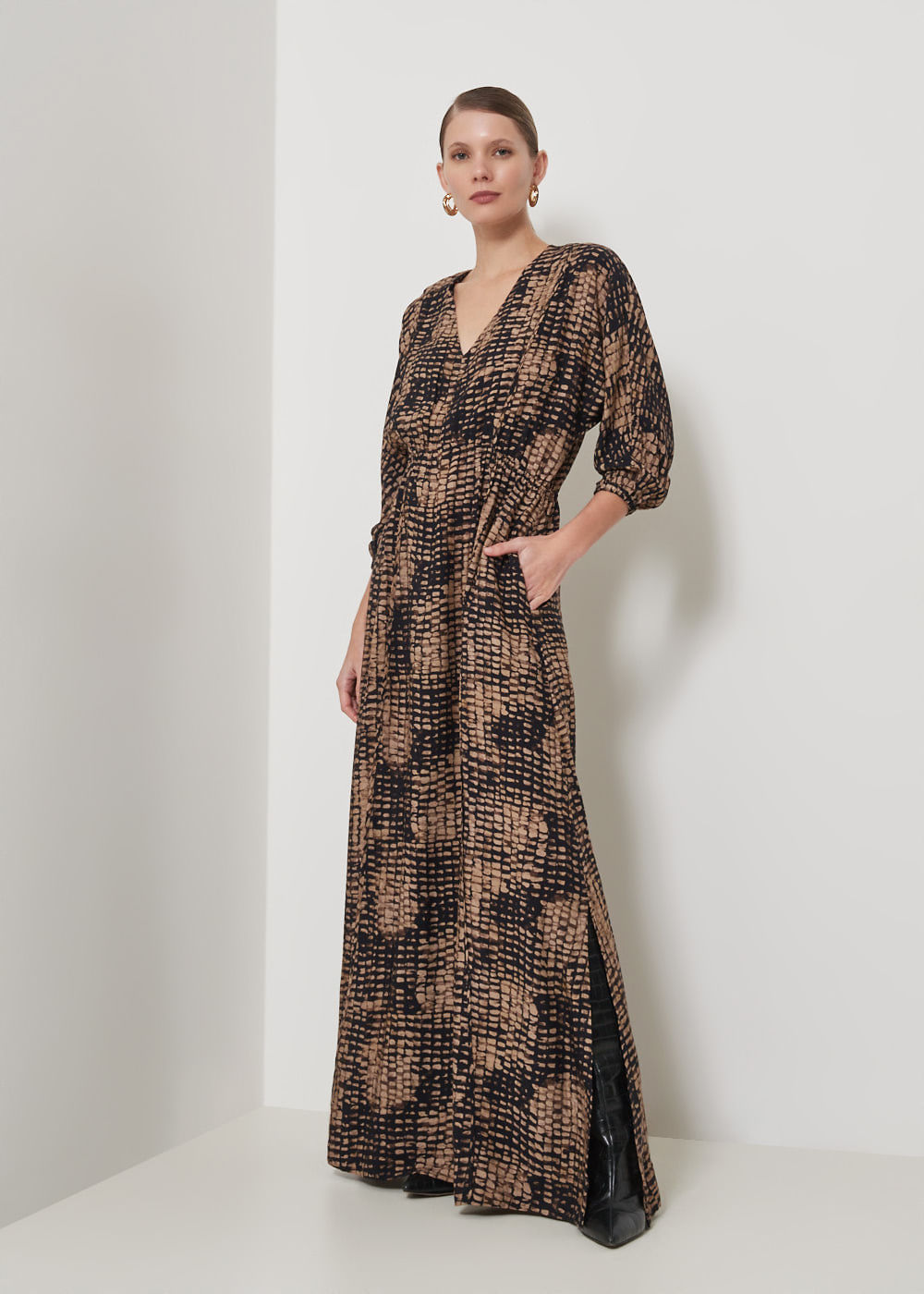 53.50.3506EST VESTIDO LONGO DECOTE V ESTAMPA BLOTS