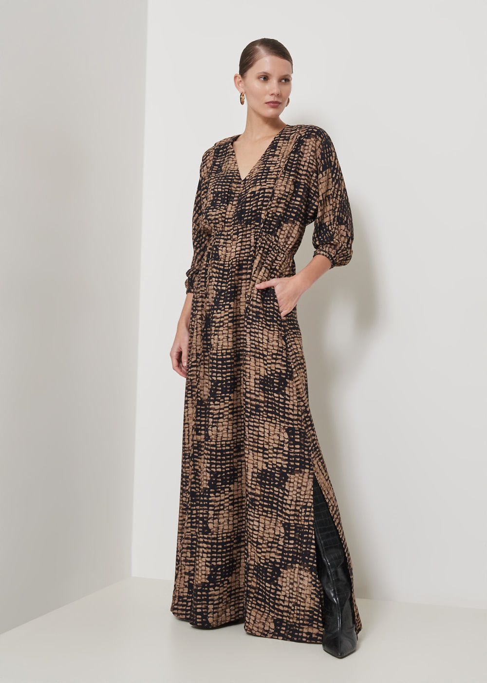 53.50.3506EST VESTIDO LONGO DECOTE V ESTAMPA BLOTS