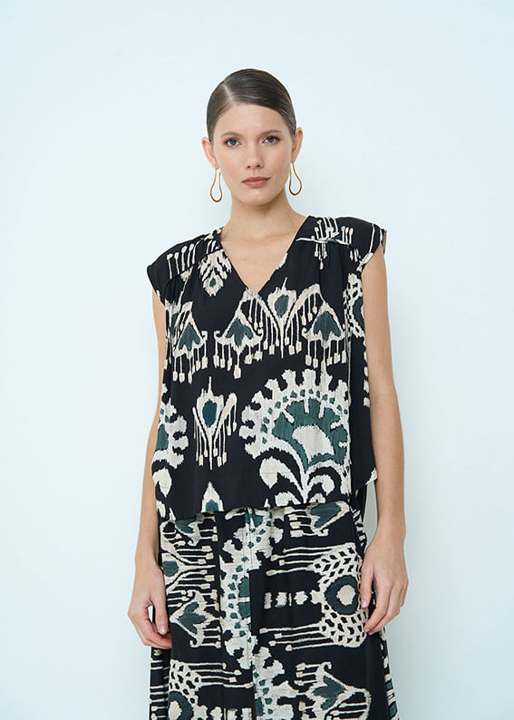 57.20.3510EST BLUSA M/C DECOTE V ESTAMPA ABSTRACT COLD