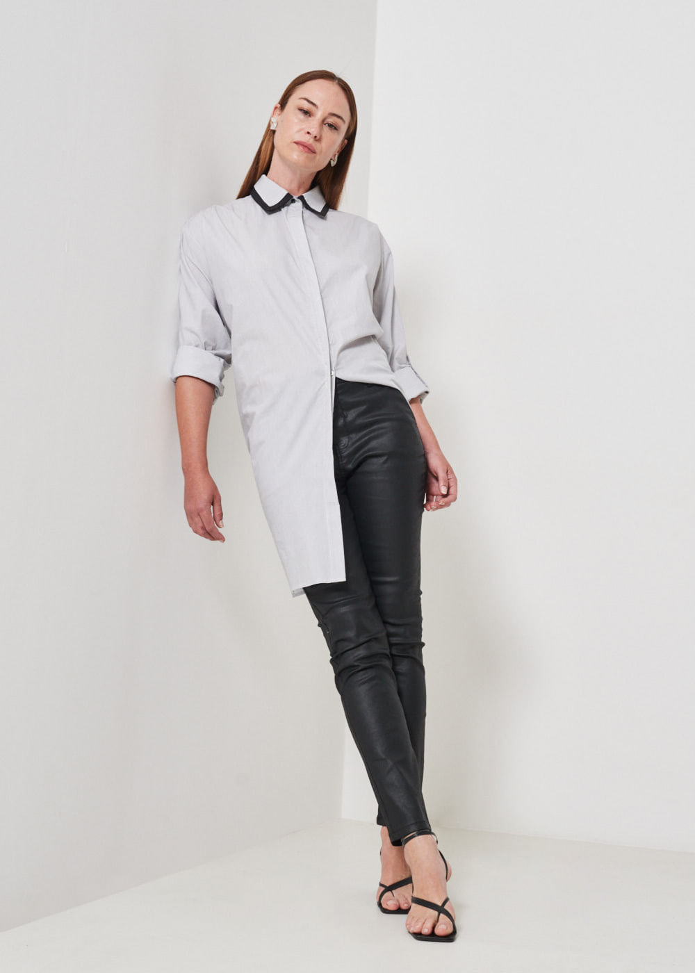 12.70.3502PTO CALÇA SARJA SKINNY RESINADA