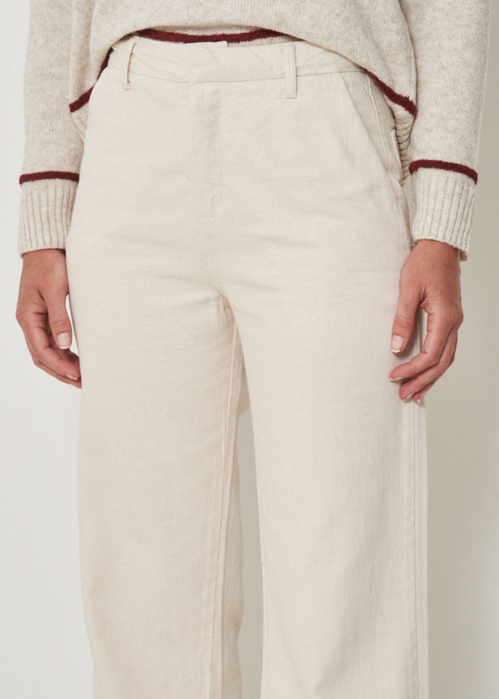 12.75.3504CRU CALÇA SARJA WIDE LEG BOLSO FACA