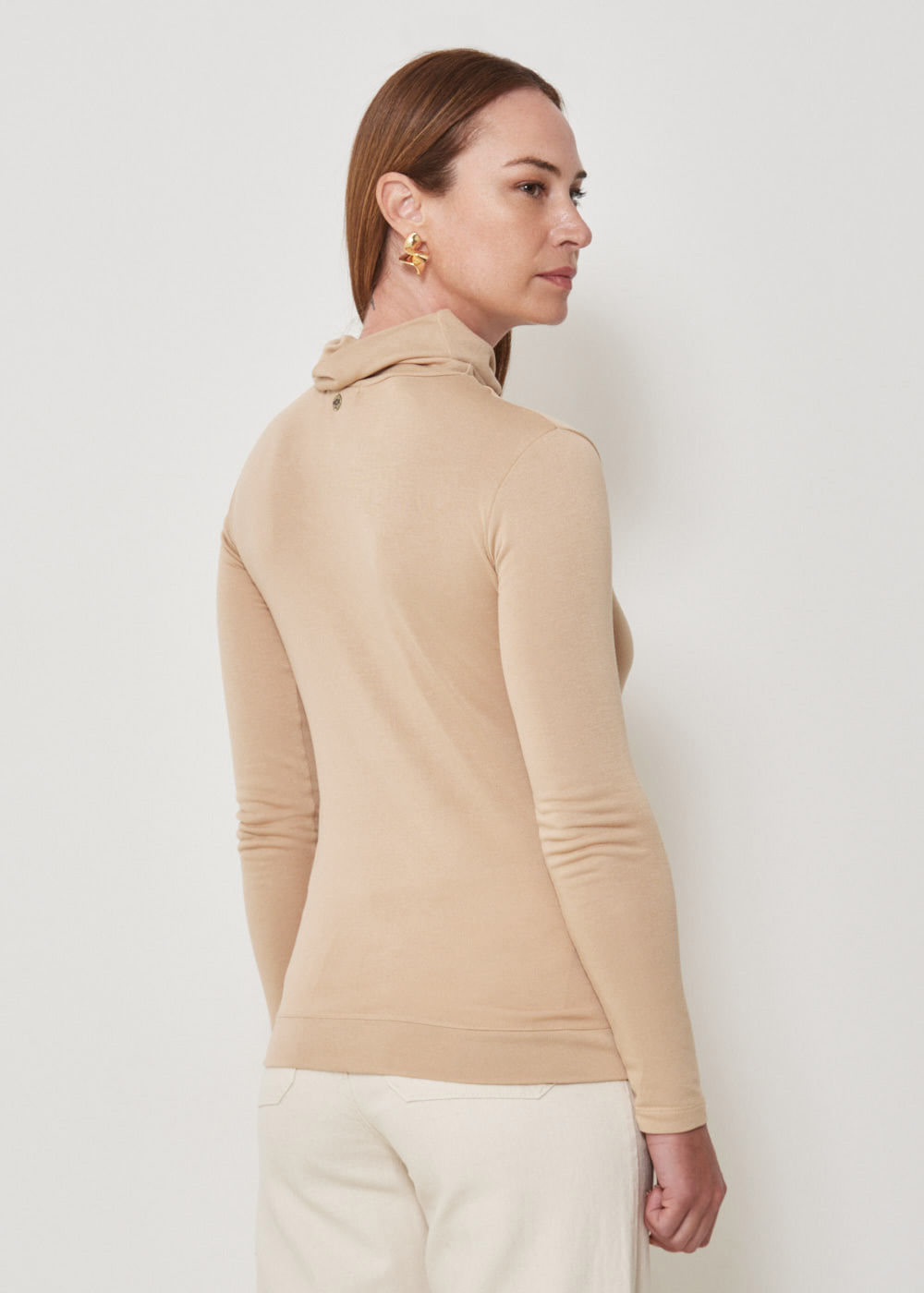 66.40.3503HAI BLUSA MALHA GOLA DEGAGÊ