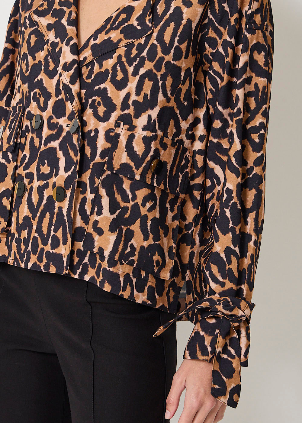 51.30.3505EST CASACO LEVE ESTAMPA WILD ANIMAL PRINT