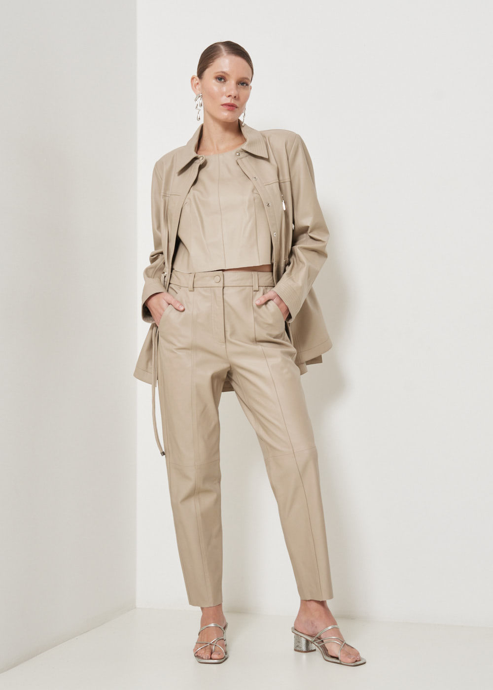 32.20.3501HAI CALÇA RETA DE COURO  - HIGHLINE