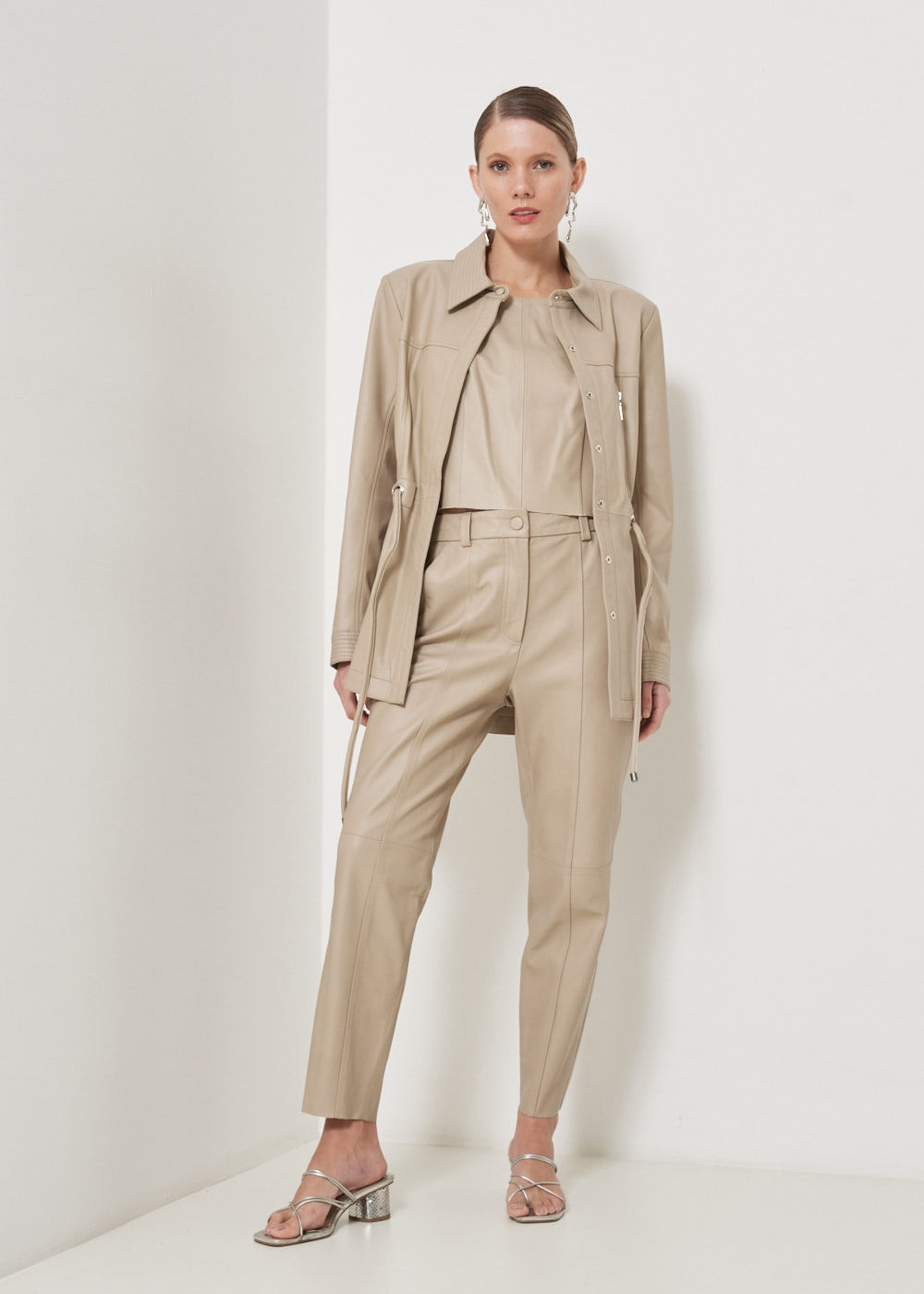 32.20.3501HAI CALÇA RETA DE COURO  - HIGHLINE