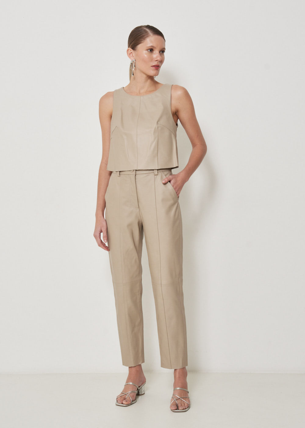 32.20.3501HAI CALÇA RETA DE COURO  - HIGHLINE