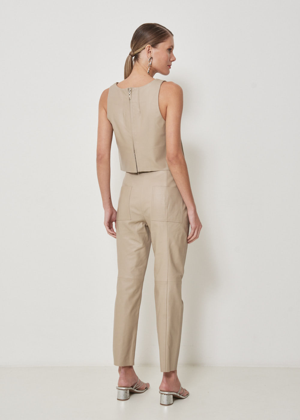 32.20.3501HAI CALÇA RETA DE COURO  - HIGHLINE