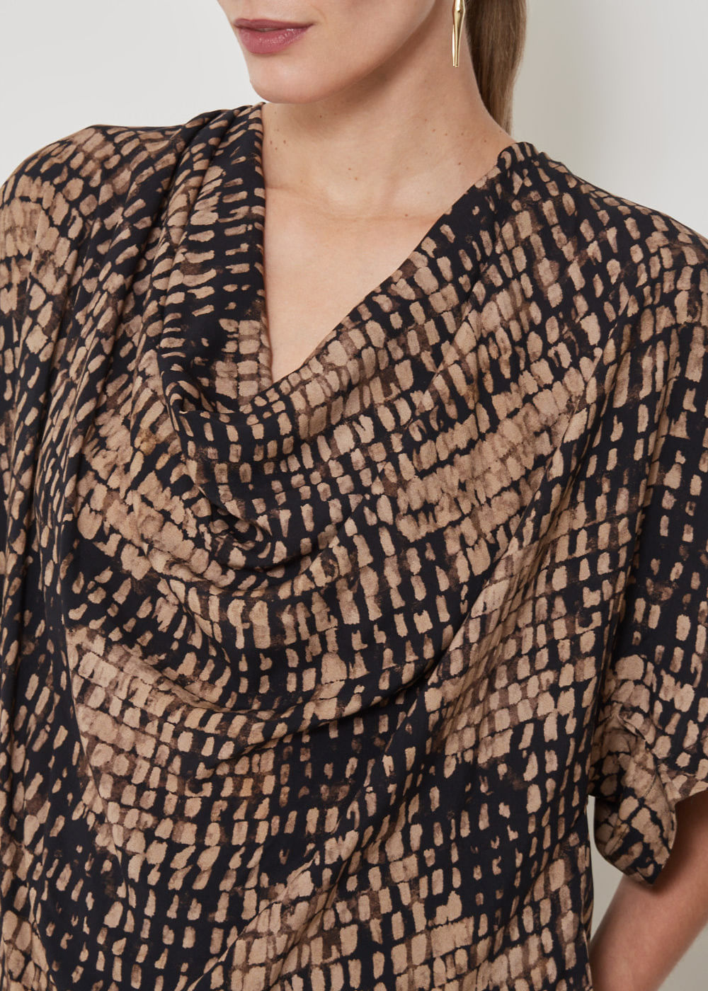 57.20.3504EST BLUSA M/C ESTAMPA BLOTS