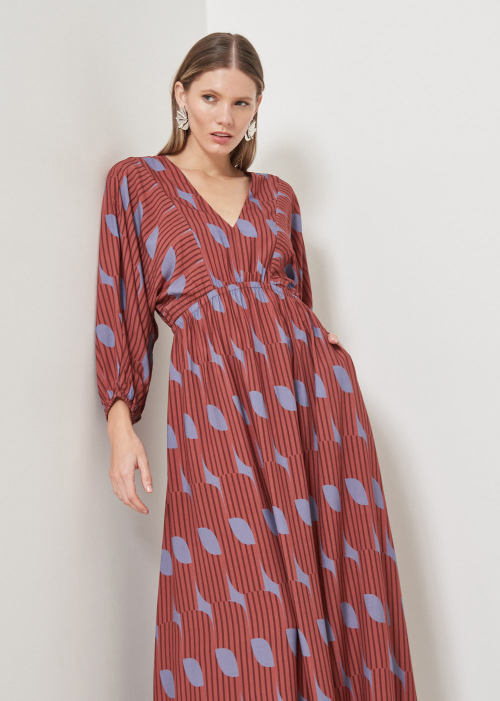 53.23.3504CHO VESTIDO MIDI DECOTE V ESTAMPA ELEMENT COLORS