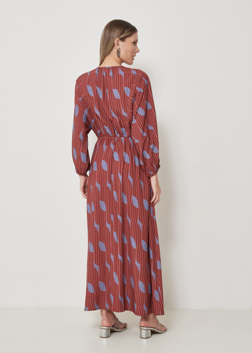 53.23.3504CHO VESTIDO MIDI DECOTE V ESTAMPA ELEMENT COLORS