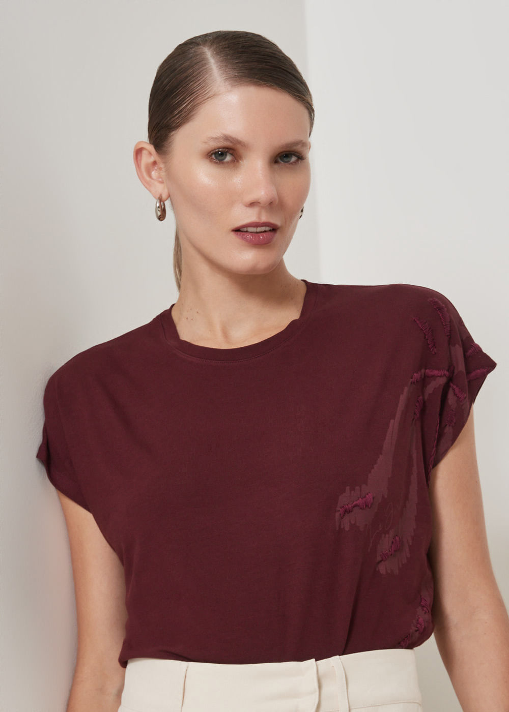 67.41.3501VIN T-SHIRT BORDADA ABSTRACT TULIPA