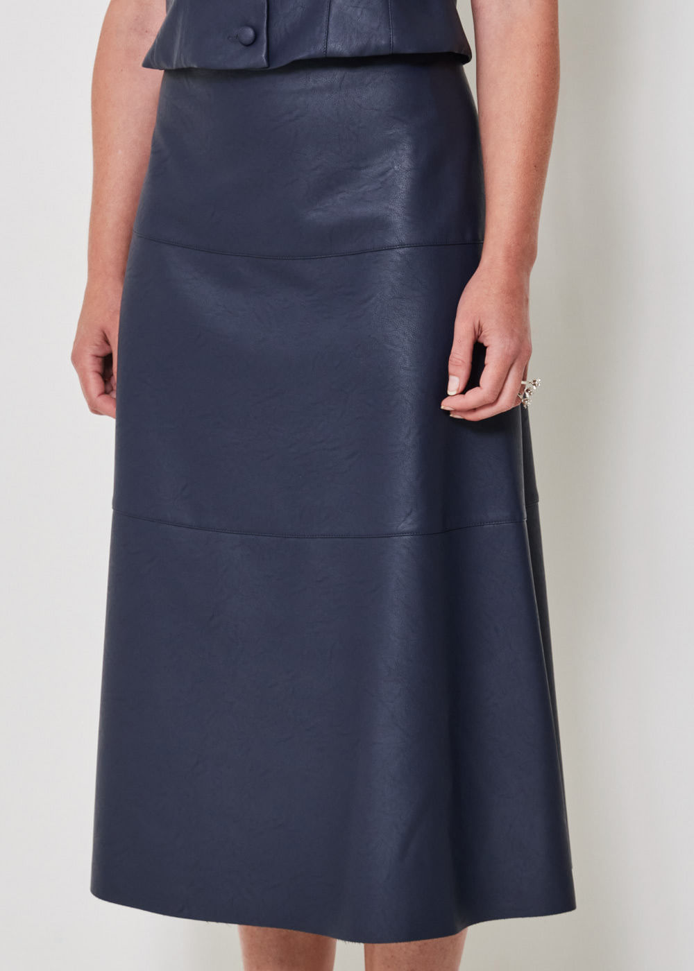 34.20.3502MAR SAIA MIDI RECORTES COURO SINTÉTICO - HIGHLINE