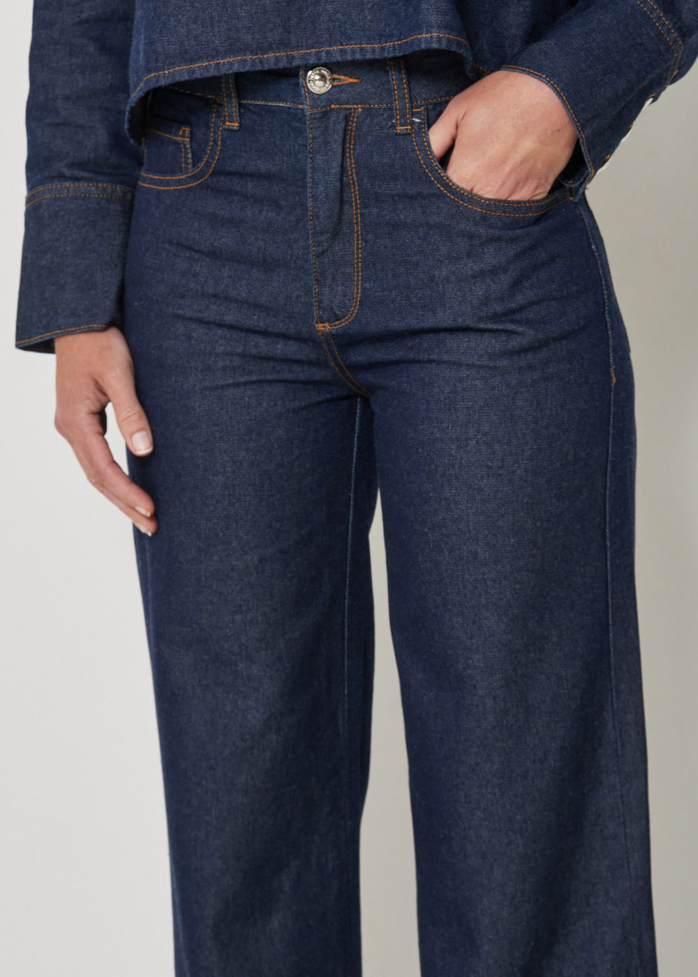 12.25.3506AMA CALÇA JEANS WIDE LEG PESPONTO CONTRASTANTE