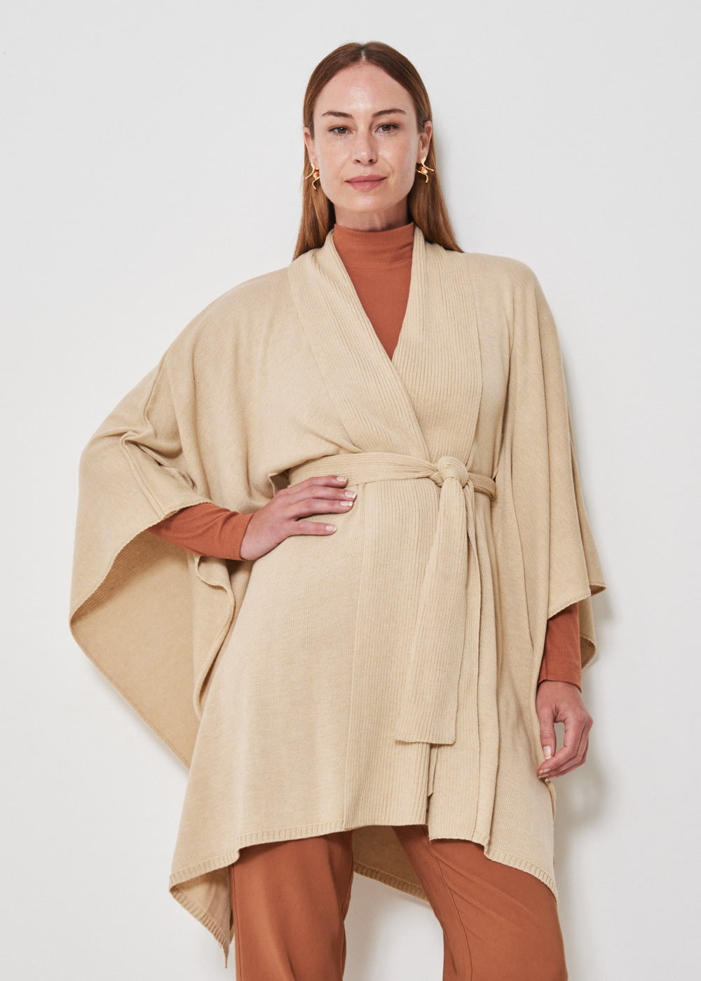 47.60.3501CAM PONCHO TRICOT COM CINTO