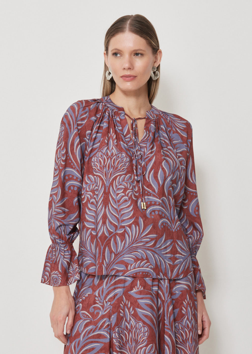 56.20.3502CHO BLUSA DETALHE PUNHOS ESTAMPA LIGHT LEAVES