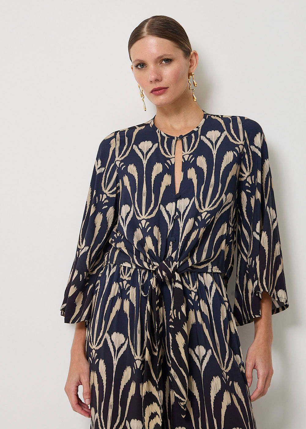 56.20.3506EST BLUSA MANGA SINO ESTAMPA ABSTRACT TULIPS