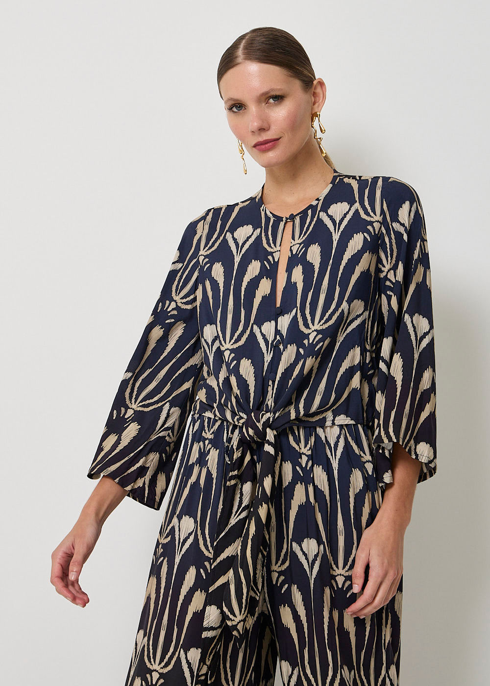 56.20.3506EST BLUSA MANGA SINO ESTAMPA ABSTRACT TULIPS