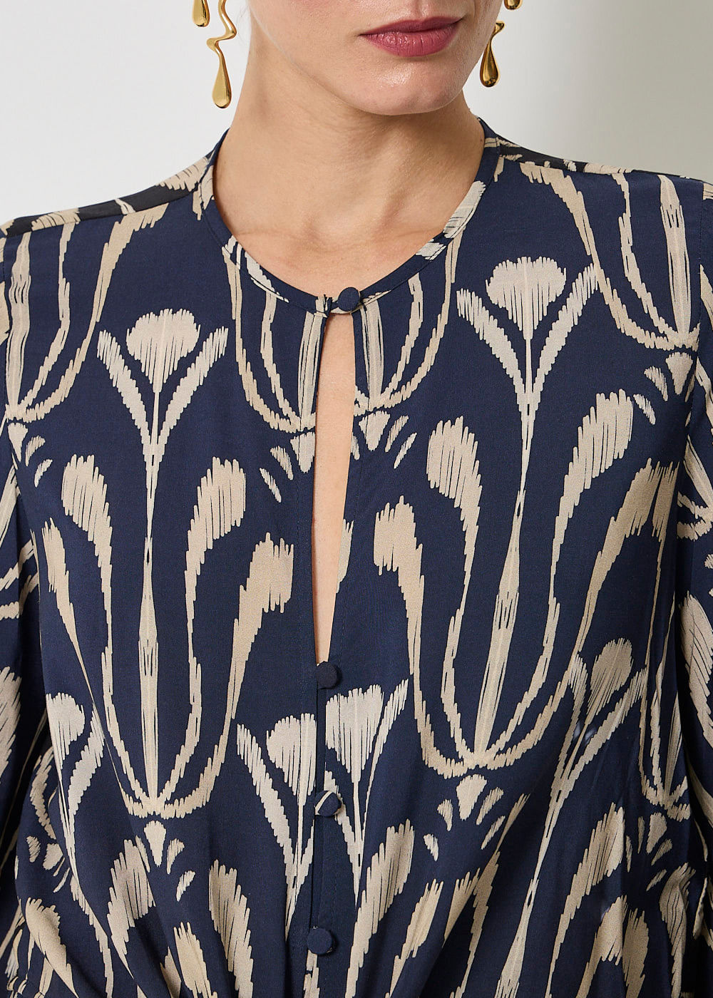 56.20.3506EST BLUSA MANGA SINO ESTAMPA ABSTRACT TULIPS