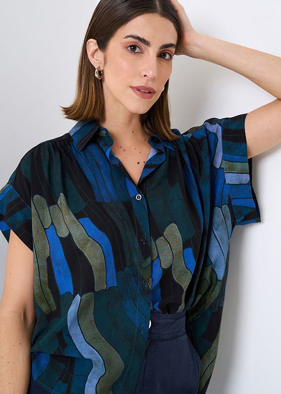57.20.3506EST CAMISA  M/C DETALHE PREGAS ESTAMPA COLOR WINGS