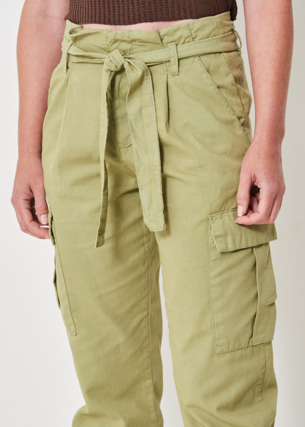 12.21.3504OLI CALÇA SARJA BOLSOS CARGO