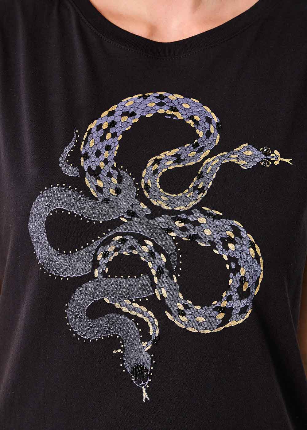 67.41.3504PTO REGATA  APLICAÇÃO SNAKE DETALHE BORDADA