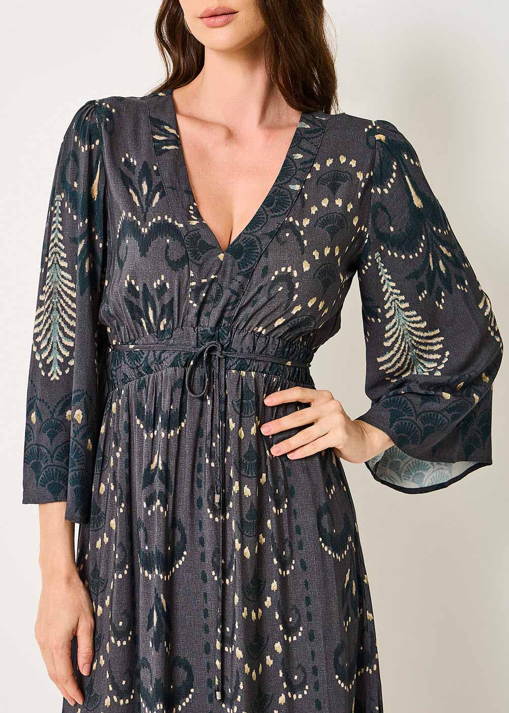 53.50.3523EST VESTIDO LONGO DECOTE V ESTAMPA SECRET NIGHT