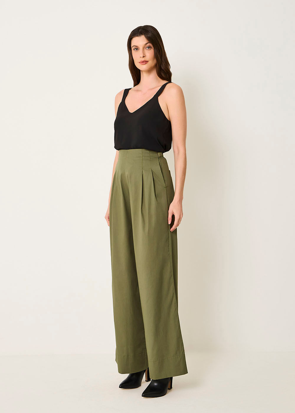 52.10.3513OLI CALÇA FLARE DETALHE PREGAS