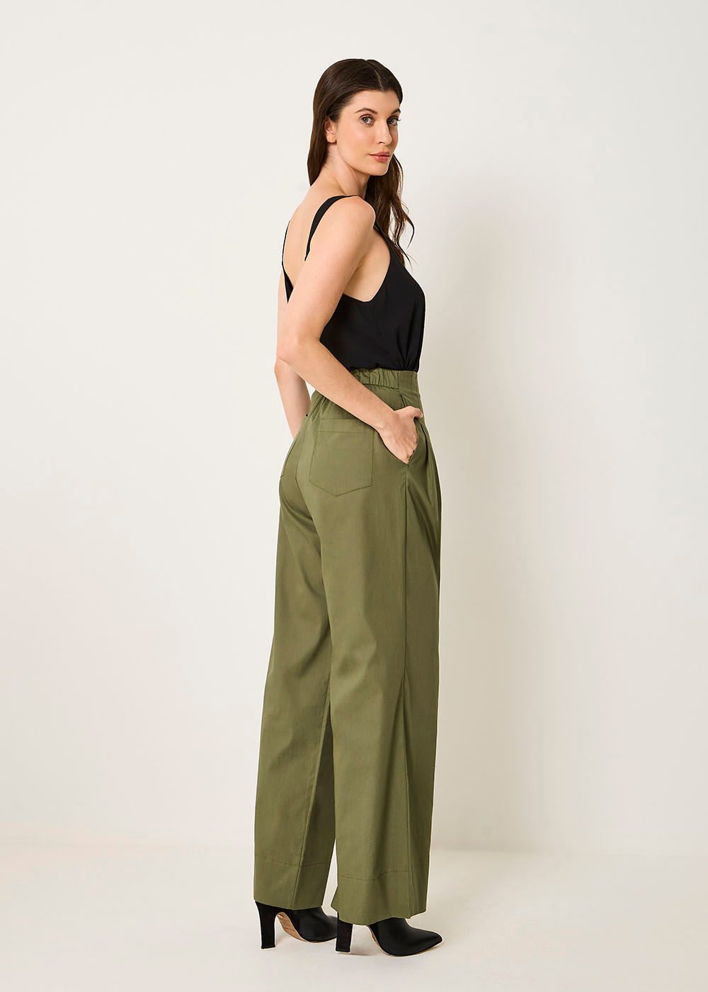 52.10.3513OLI CALÇA FLARE DETALHE PREGAS