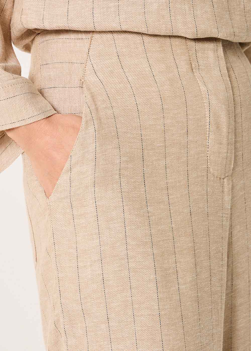 52.10.3515ARE CALÇA RETA COM BOLSOS FACA NAS LATERAIS