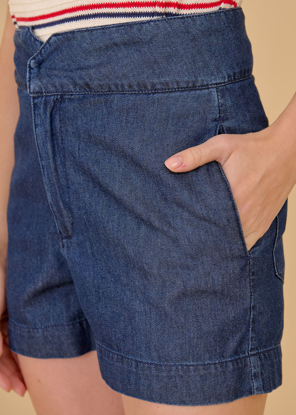14.00.3601AMA SHORTS JEANS CÓS TRANSPASSADO