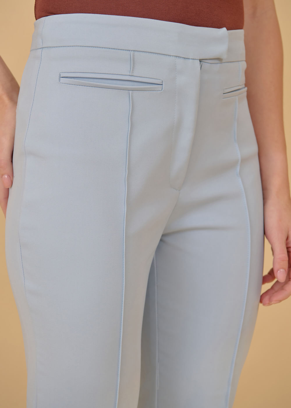 22.21.3606LGA CALÇA ALFAIATARIA RETA DETALHADA