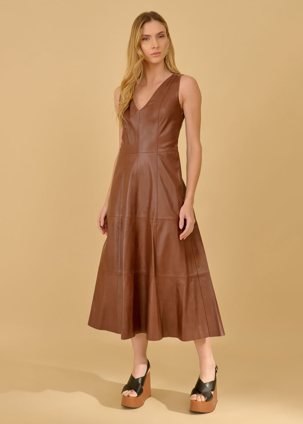 33.10.3601ARN VESTIDO MIDI DE COURO DECOTE V - HIGHLINE
