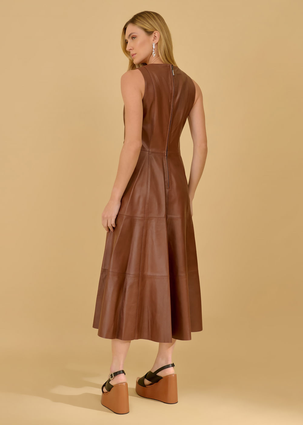 33.10.3601ARN VESTIDO MIDI DE COURO DECOTE V - HIGHLINE
