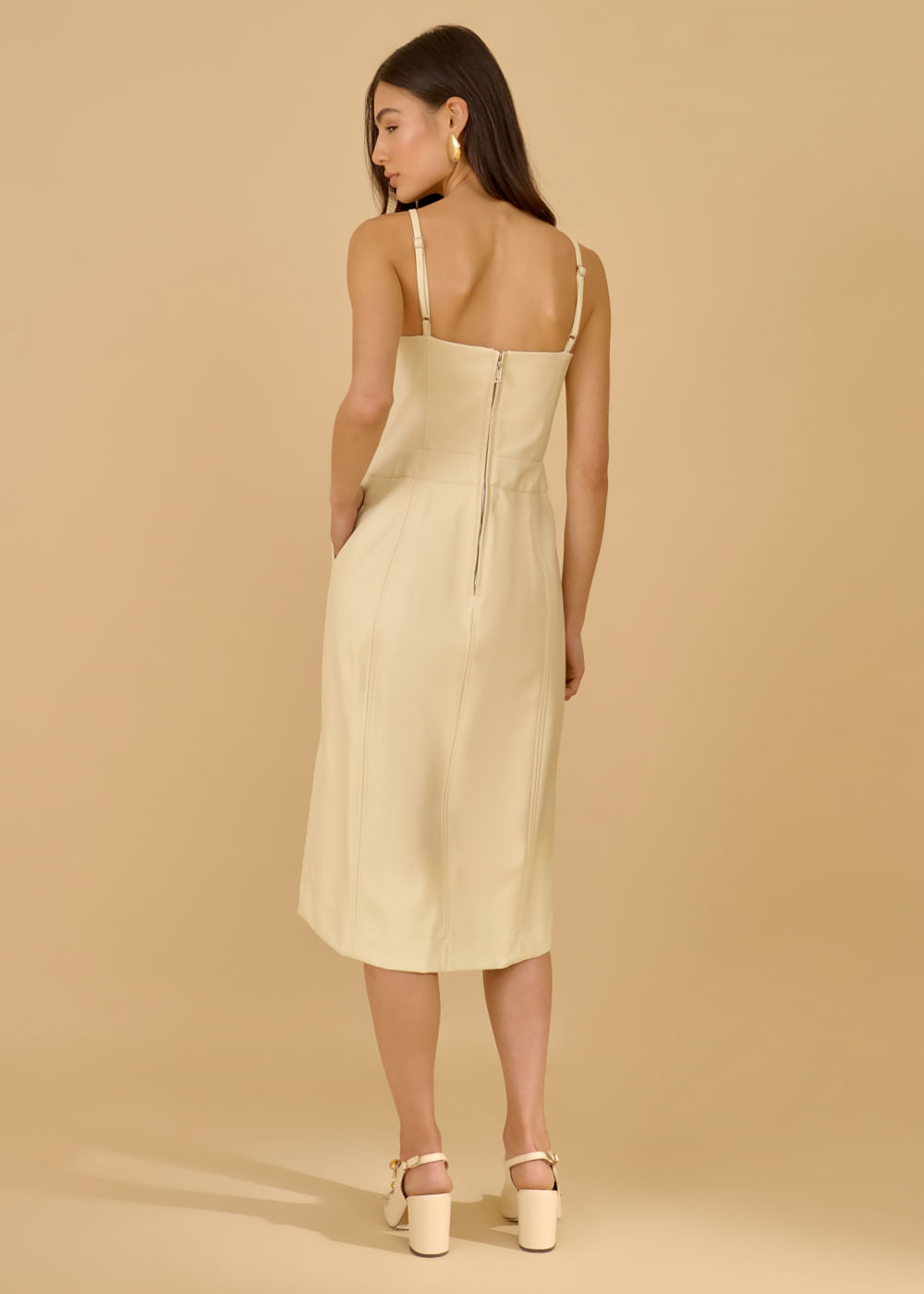 33.10.3604OFW VESTIDO MIDI DECOTE RETO COURO SINTÉTICO