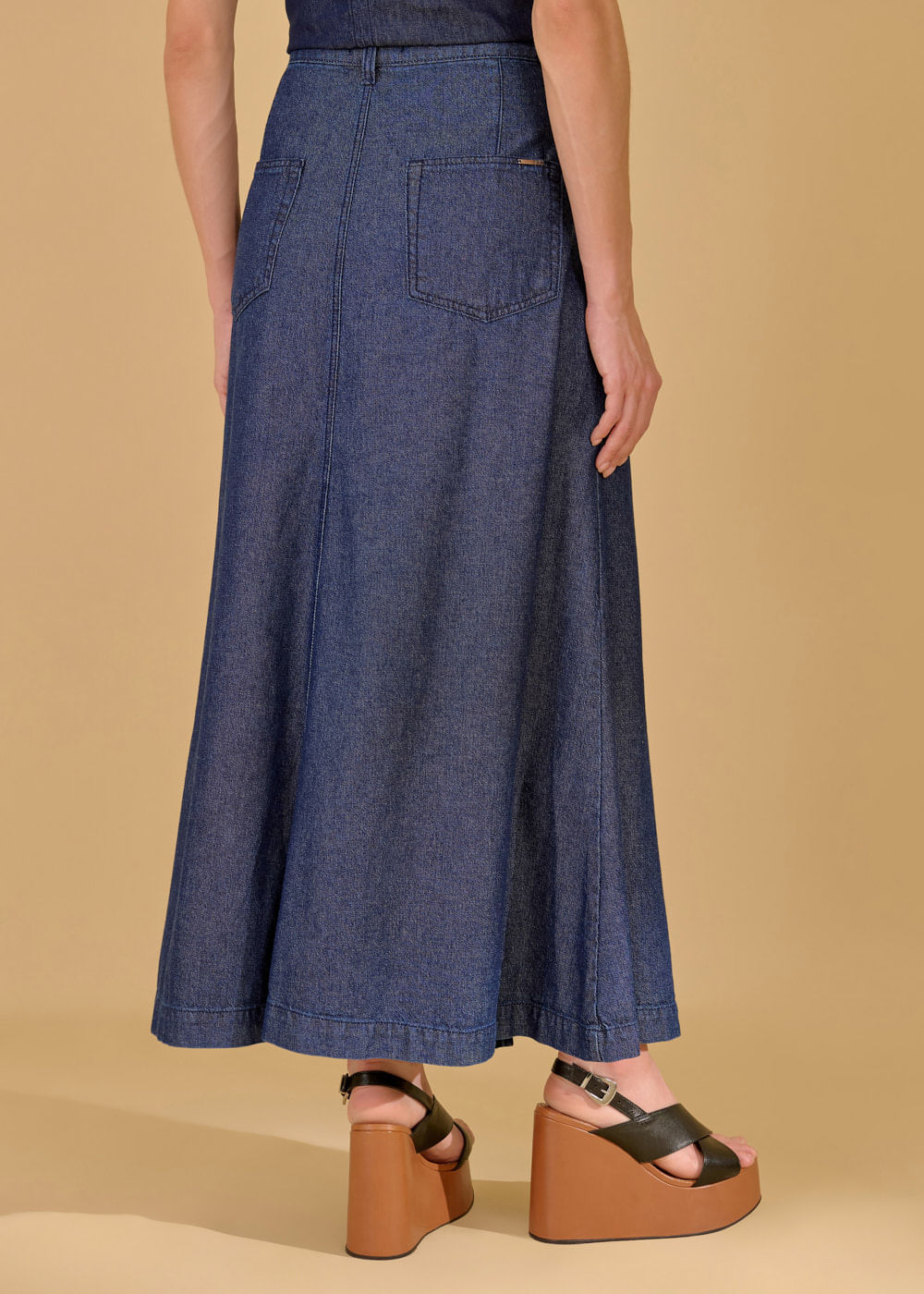 14.20.3603AMA SAIA MIDI JEANS FENDA FRONTAL