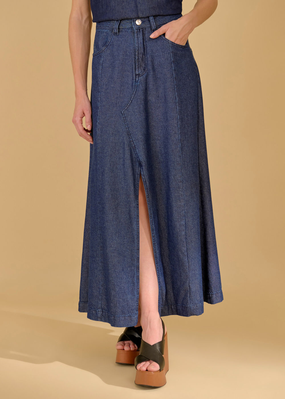 14.20.3603AMA SAIA MIDI JEANS FENDA FRONTAL