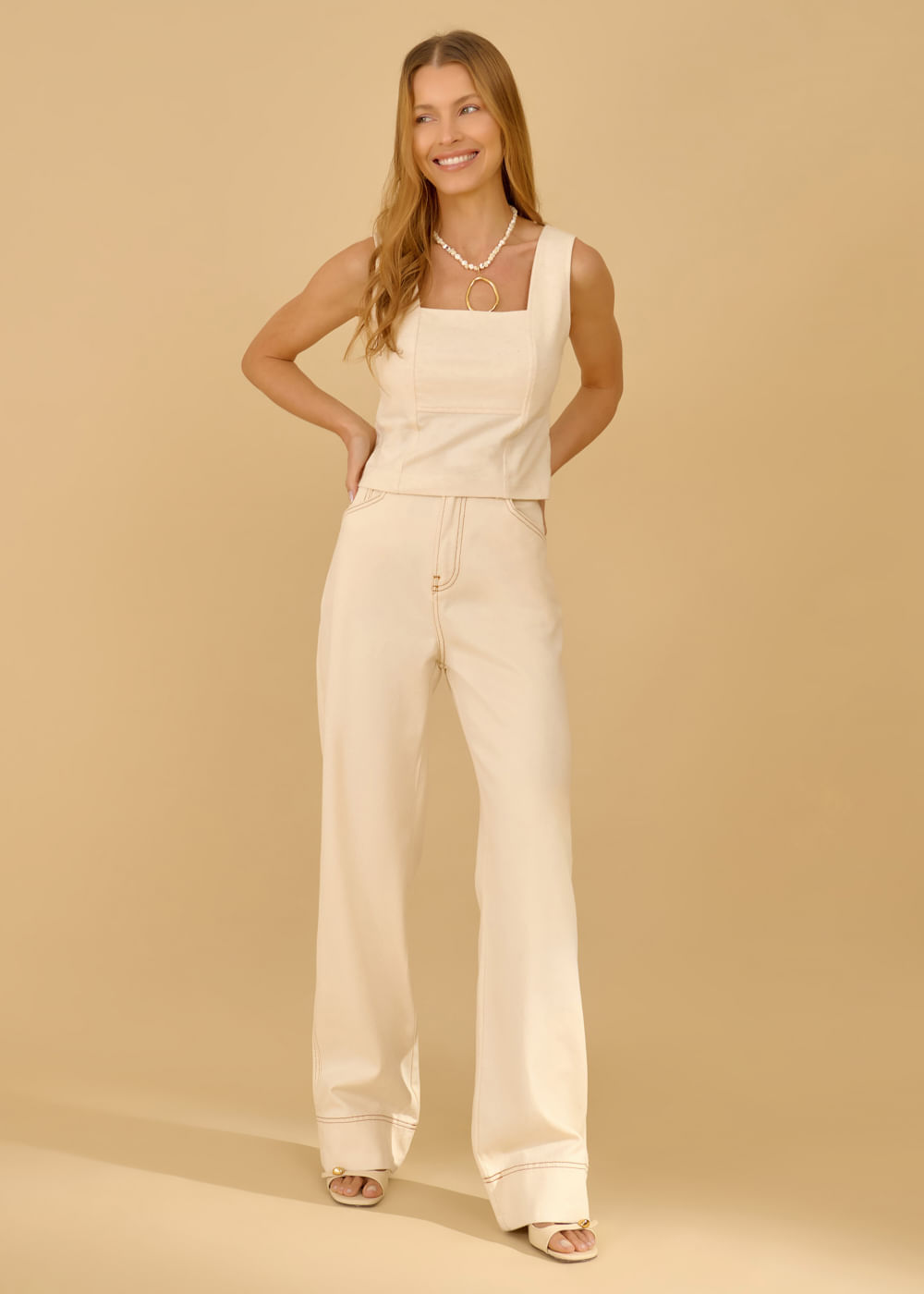 12.71.3602CRU CALÇA RETA SARJA PESPONTO CONTRASTANTE