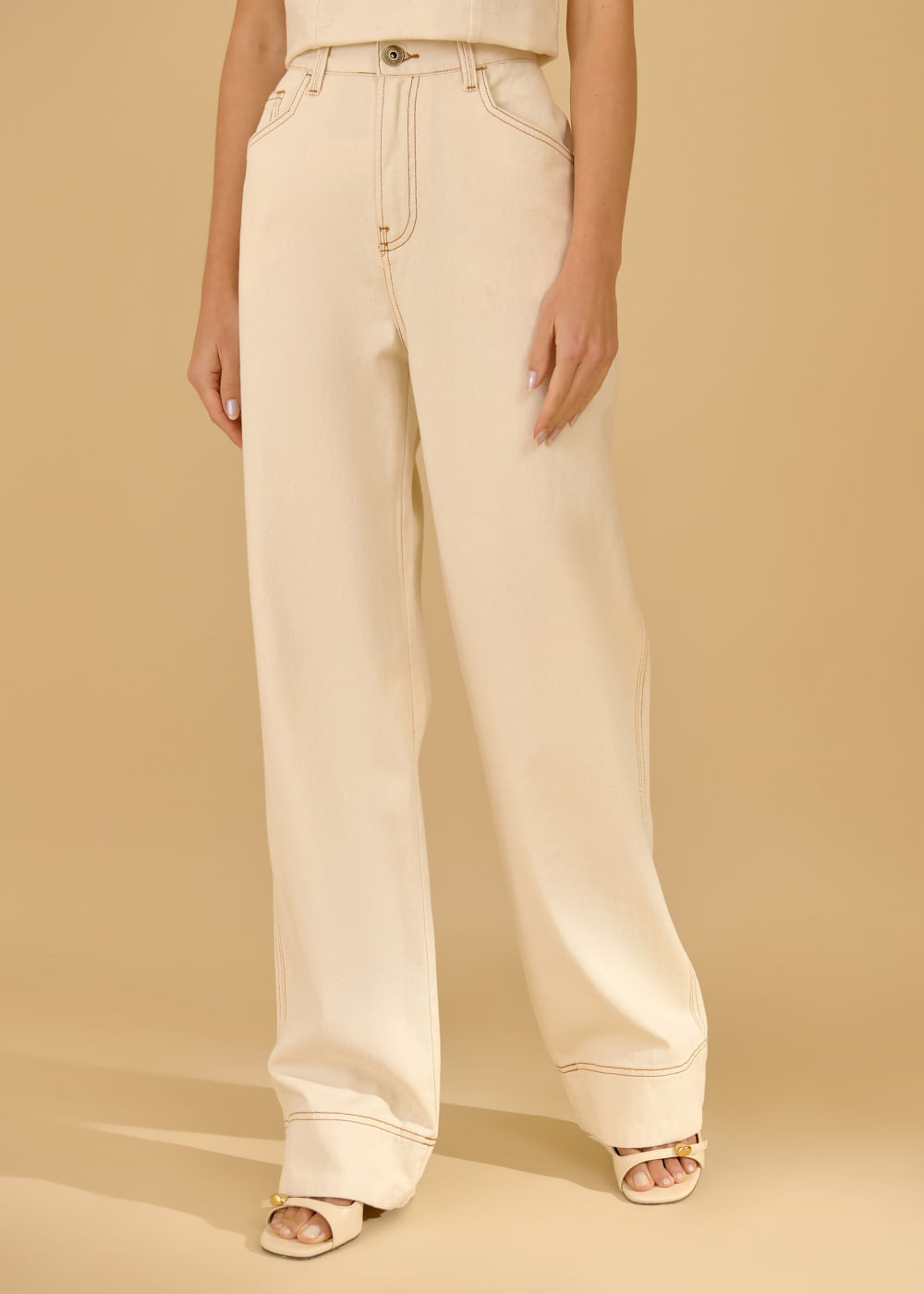 12.71.3602CRU CALÇA RETA SARJA PESPONTO CONTRASTANTE