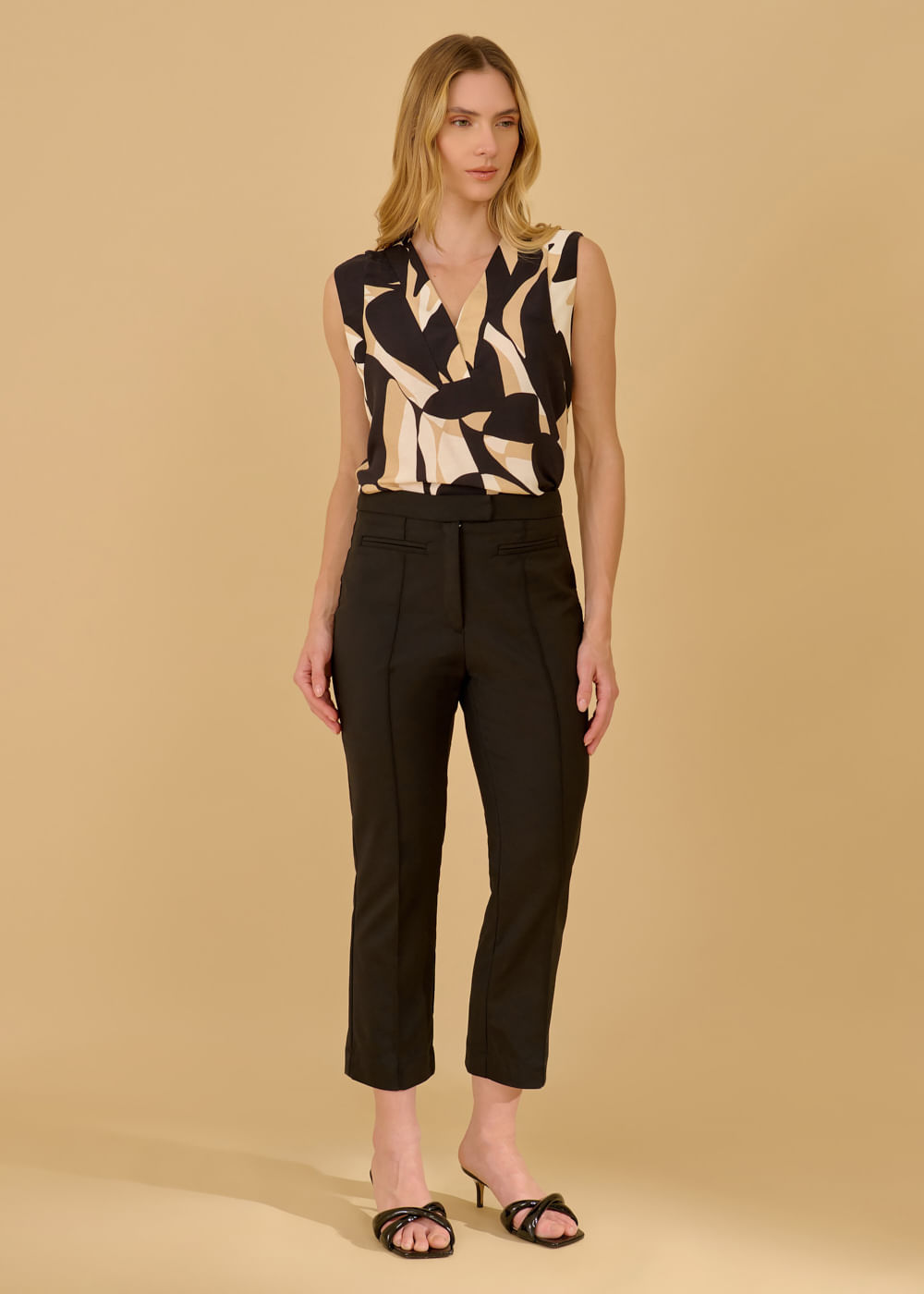 22.21.3606PTO CALÇA ALFAIATARIA RETA DETALHADA