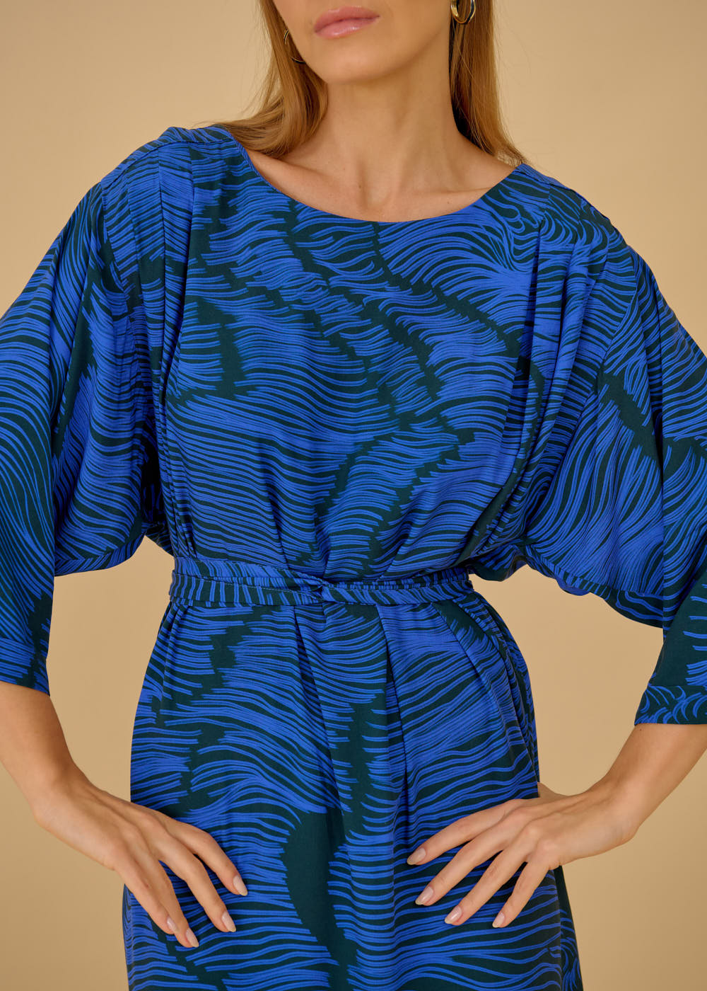 53.22.3603MDT VESTIDO MIDI MG 3/4 ESTAMPA WAVES CHARM